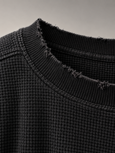 Sweat-shirt pour homme à manches longues en tricot gaufré dégradé bleu personnalisé par le fabricant, avec imprimé lettres cursives sur les manches et épaules tombantes - Product Image 3