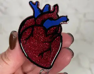 Nouvelle bobine d'insigne rétractable de coeur de paillettes de résine personnalisée anatomie ID Holder Heart Hospital Nurse Gift