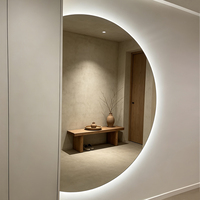 Espejo Decorativo de Pared con Pantalla Táctil, Espejo de Baño con Luz LED de Media Luna, Espejo de Maquillaje Inteligente