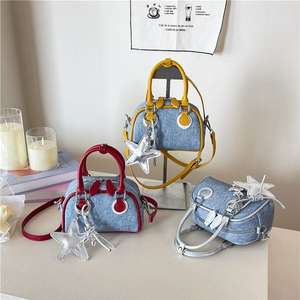 กระเป๋าแบบทูโทนขนาดเล็กพร้อมกระเป๋าถือจี้รูปดาว - Product Image 1