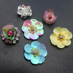 Flor de Lentejuelas Colorida Hecha a Mano en 3D con Perla y Diamantes de Imitación, Estilo Nuevo 2017 - Product Image 5