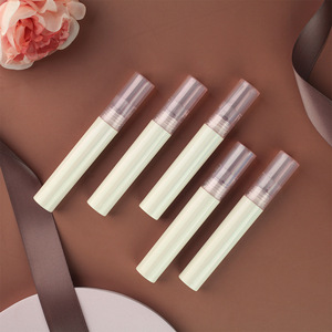 Gloss à lèvres hydratant et brillant effet gelée, personnalisable MLM, vegan, longue tenue et waterproof - Product Image 6