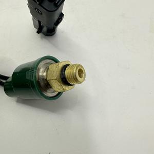 Sensor de Presión de Aceite Senwitt H379502 con Rosca de 3/8 para Piezas de Excavadora John Deere - Product Image 4