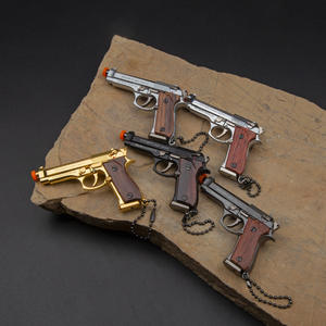<span class=keywords><strong>Guns</strong></span> <span class=keywords><strong>Glory</strong></span> Peripheral Version Améliorée Poignée en Bois Massif Alliage 1:3 Inscription Modèle 92F Modèle Statique Démontable Porte-clés Pendentif Jouet - Product Image 1