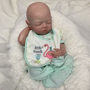 Muñeca Reborn OtardDolls de Silicona, 40 cm, Bebé Realista con Ropa Verde, Cabeza Sólida, Hecha en Guangdong para Coleccionistas - Product Image 1