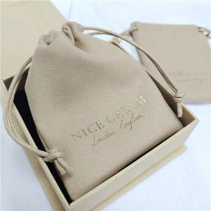 Bolsa con cordón de joyería de lujo personalizada, bolsa de embalaje de regalo de terciopelo suave con logotipo de lámina dorada, cuerdas de dibujo de cera, bolsa de joyería de gamuza - Product Image 3