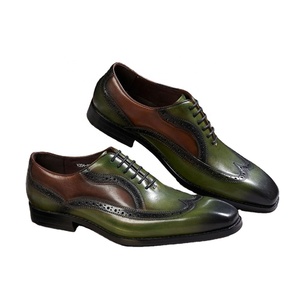 Chaussures habillées pour hommes XuanWu A655, style anglais, à enfiler, en cuir véritable, avec motif floral sur la pointe, légères et respirantes - Product Image 1