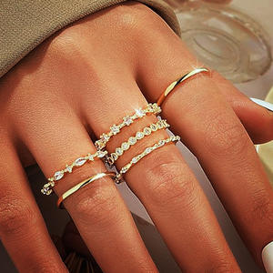 Anelli Eternity da Donna T0858 Placcati in Oro con Zirconia Cubica e Incastonatura a Pavé Rotonda, Anelli di Moda per Matrimonio - Product Image 2