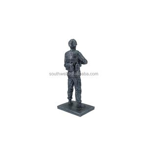 Figura militare della scultura della statua del soldato di vario stile della resina all'ingrosso su ordinazione di alta qualità - Product Image 5