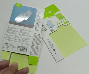 กล่องกระดาษแข็งสีเงินรังสียูวีสำหรับจัดส่งวิกผมน้ำหอมกล่องใส่วิกผมพิมพ์ลายเคลือบยูวีบรรจุภัณฑ์กระดาษบุฟองน้ำเครื่องสำอาง - Product Image 2