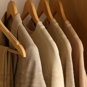 Cintres multifonctionnels en bois naturel de haute qualité, antidérapants et écologiques, à un ou deux niveaux, pour magasins de vêtements et armoires - Product Image 3