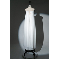 Robe longue blanche à fines bretelles pour femme, coupe ample et fluide, plissée, avec découpes, style plage et vacances