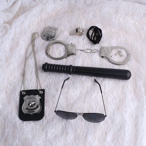Ensemble de costumes de fête cosplay de <span class=keywords><strong>police</strong></span> personnalisés en gros - Jouets de simulation de matraque et de menottes en plastique sécurisé à bas prix - Product Image 5