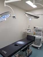 Lampe LED Chirurgicale Médicale Scialytique Plafonnier pour Salle d'Opération avec Caméra