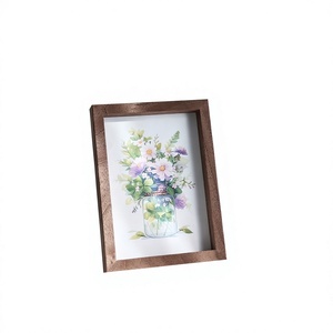 Cadre photo vertical décoratif en bois naturel fait main et écologique pour utilisation sur table dans le salon, la chambre ou le bureau - Product Image 1