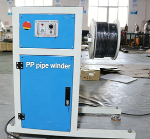 Machine automatique de bobinage de câbles à station unique, <span class=keywords><strong>enrouleur</strong></span> de tuyaux à changement rapide de bobine pour ligne d'extrusion - Product Image 1