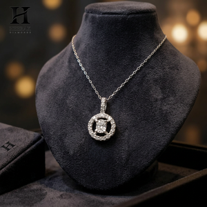 Collier pendentif élégant avec halo de diamants, plaqué or blanc 14 carats, pendentif délicat pour femmes, bijoux minimalistes pour tous les jours - Product Image 1