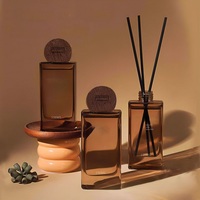 Diffuseur de parfum d'ambiance de luxe en verre ambré carré 150 ml avec bouchon en bois pour salon et bureau