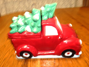 Bocal à biscuits Pot à bonbons en céramique peint à la main Old East Main Red Pick up Truck Hauling Christmas Céramique Cookie Jar - Product Image 4