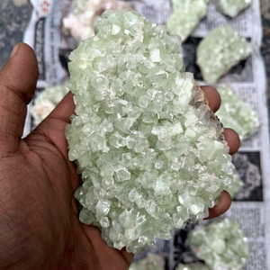 Vente en gros de figurines en apophyllite verte colorée, pierres précieuses naturelles, respectueuses de l'environnement, sur le thème de l'amour, cadeaux en cristaux - Product Image 3