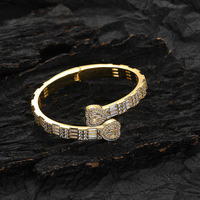 Venta Directa de Fábrica de Nuevos Accesorios de Hip-hop y Rap, Brazalete Abierto Moderno con Incrustaciones de Circonio en Forma de Corazón