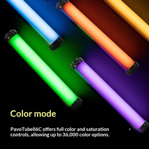 Luce Portatile Rotante per <span class=keywords><strong>Fotografia</strong></span> con LED RGB Colorati, 4 Batterie AA - Per Selfie e Uso Esterno - Product Image 2