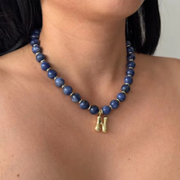 Collier unisexe tendance plaqué or avec pendentif lettre initiale en cristal et perles en pierre naturelle – Bijou cadeau