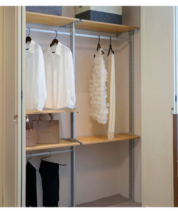 Estante de armario moderno de aluminio de estilo abierto para dormitorio y guardarropa, almacenamiento integrado de ropa y zapatos - Product Image 1