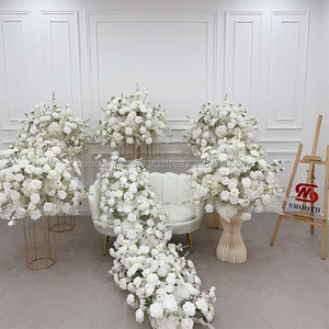 Centres de table LEDA faits à la main, boule de fleurs artificielles blanches personnalisées et douces pour mariage - Product Image 2