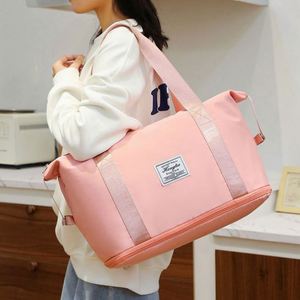 Sac de voyage pour femme - Sac de sport élégant à bandoulière pour week-end, nuitée ou gym - Product Image 4
