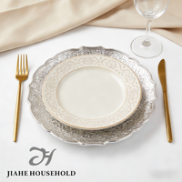 Assiette de présentation texturée à bord festonné en PP de 13 pouces, décorative, gaufrée métallique, pour la mise en table de mariages, banquets et fêtes