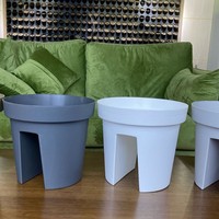 Pot de fleur en plastique en gros d'usine pour plancher de clôture jardin balcon garde-corps en plastique suspendu Pot de fleur planteur