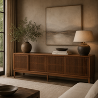 Meuble TV en frêne nordique avec étagères, console multimédia architecturale pour salon d'appartement de luxe, sur mesure