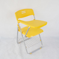 Chaise d'étude en plastique pliante de mobilier scolaire coloré avec chaise de formation de bloc-notes utilisée pour la salle de classe