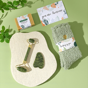Coffret Cadeau Spa de Luxe <span class=keywords><strong>pour</strong></span> Femme : <span class=keywords><strong>Kit</strong></span> de Relaxation et Soin Personnel avec Couverture, Gobelet, Bougie et Masque <span class=keywords><strong>pour</strong></span> les Yeux – Un Câlin dans une Boîte <span class=keywords><strong>pour</strong></span> Anniversaire et Noël - Product Image 5