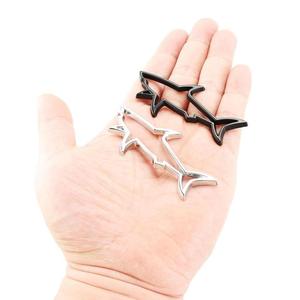Autocollant de Voiture Métal 3D, Design Creux Poisson Requin, Emblème Badge Décalque pour Automobiles, Motos, Bouchon de Réservoir et Accessoires - Product Image 3