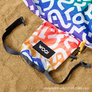 Tapis de plage Urbaneco Outdoors extra large 107x77, imperméable, anti-sable, rectangulaire, en PVC, pour pique-nique en extérieur - Product Image 3