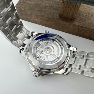 Montre de plongée de qualité 5A, 42 mm, avec bracelet en caoutchouc, lunette en acier inoxydable, aiguille bleue, résistance à l'eau de 300 mètres - Product Image 4