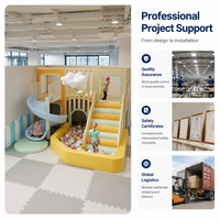 Structure de jeu commerciale pour tout-petits, avec piscine à balles pastel et toboggan tubulaire, certifiée TUV pour projets FEC