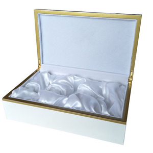 Caja de regalo de madera con forro de satén para joyería y perfume, 28x16.7x8cm, estampado en caliente con ribete dorado - Product Image 4