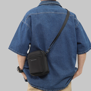 Sac à bandoulière multi-usage pour homme - Sac à bandoulière et sac à dos imperméable pour un usage quotidien - Product Image 2