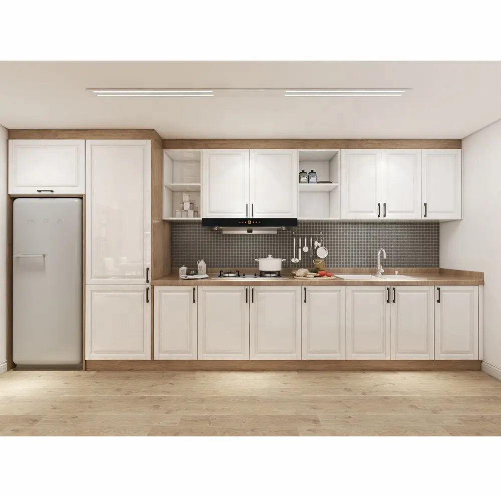 白い木彫りのドアと木製のカウンタートップを備えた高光沢のモダンなキッチンキャビネットデザイン