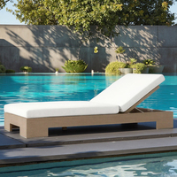 Chaise longue de piscine moderne et durable en rotin tressé avec structure en teck massif