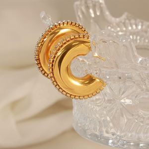 Pendientes de Acero Inoxidable con Baño de Oro, Diseño Único Europeo Americano, Simples, con Circonitas en Forma de C, Elegantes y Modernos, con Forma de Mariposa - Product Image 3