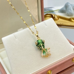 Collier en acier inoxydable fait à la main avec pendentif en forme de petit <span class=keywords><strong>poisson</strong></span> <span class=keywords><strong>rouge</strong></span> traditionnel en os de serpent Koi multicolore exquis - Product Image 4