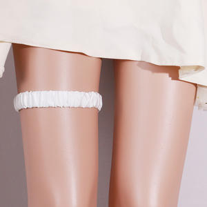 Simple Sexy Blanco Muslo Banda Moda Nupcial Boda Accesorio Diseño fruncido Correa elástica para la pierna - Product Image 1