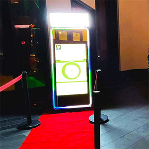 UNIV Photomaton rétro en or métallique avec miroir magique, cadre en bois, design de ballon, équipement professionnel pour événements, location de paquets - Product Image 4