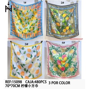 Foulard Quadrato Limone 70x70cm con Stampa Frutta, Accessorio Moda - Product Image 3