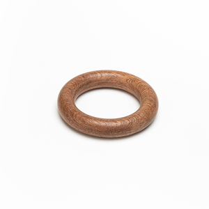SUNBO Offre spéciale Bague ronde en bois <span class=keywords><strong>massif</strong></span> fabriquée en bois de <span class=keywords><strong>noyer</strong></span> naturel de haute qualité, polie, polie et grossière - Product Image 3