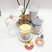 Großhandel Kristallglas-Duftkerzen mit Glasdeckeln in Säulenform, Individueller Duft für Feiertage & Abschlussfeiern